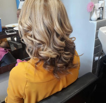 Harrogate Salon | Blonde wavy hair with highlights | A Cut Above The Rest Harrogate Salon | Blonde wavy hair with highlights | A Cut Above The Rest